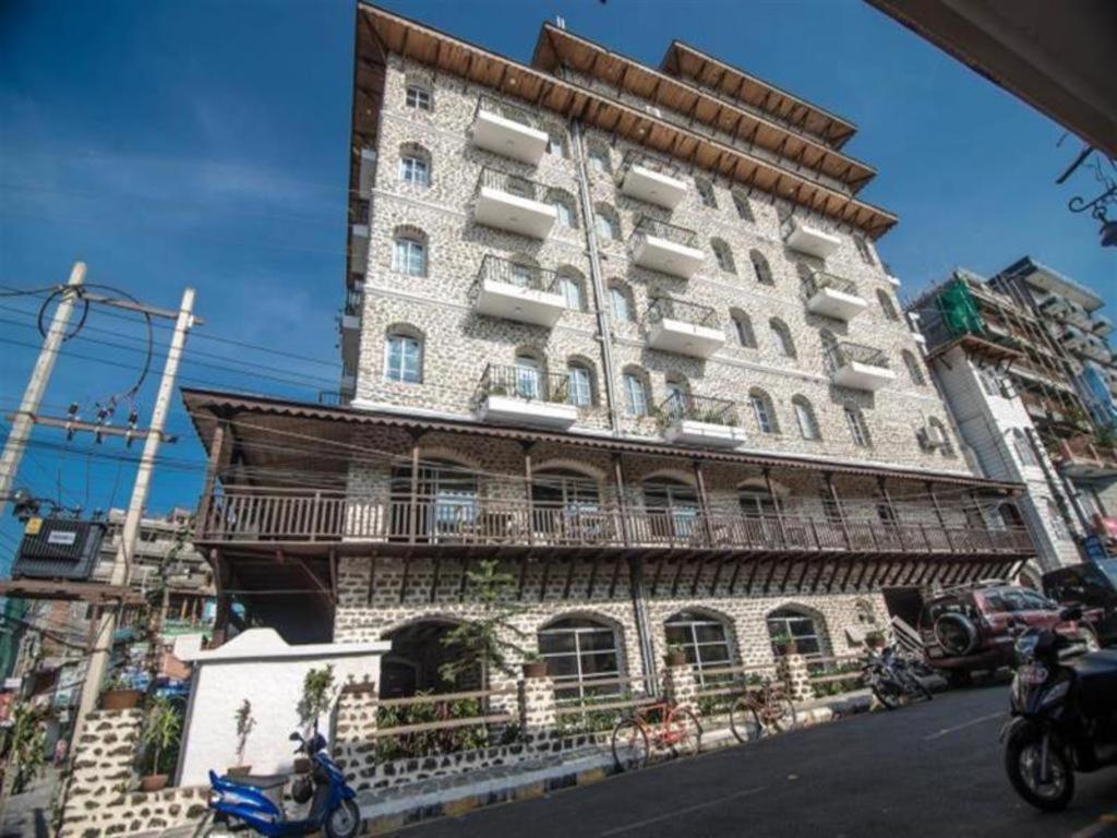 Glacier Hotel & Spa Pokhara Dış mekan fotoğraf