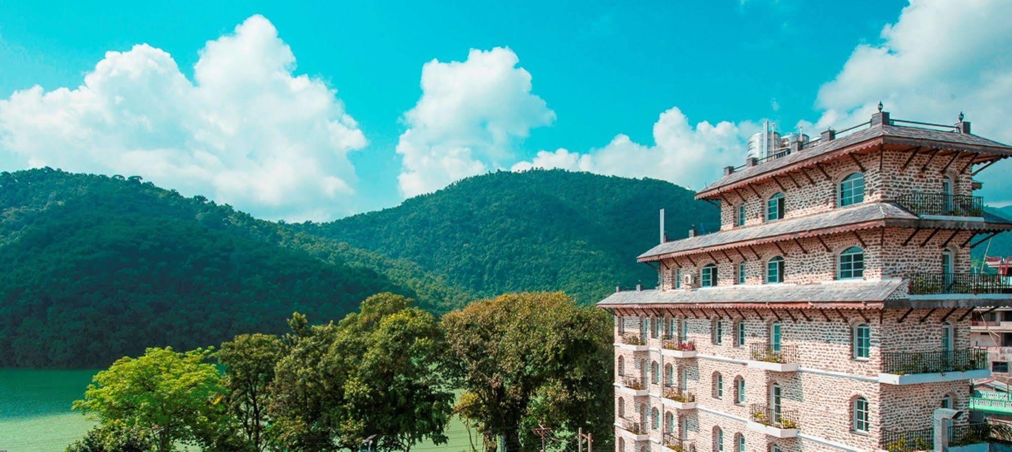 Glacier Hotel & Spa Pokhara Dış mekan fotoğraf