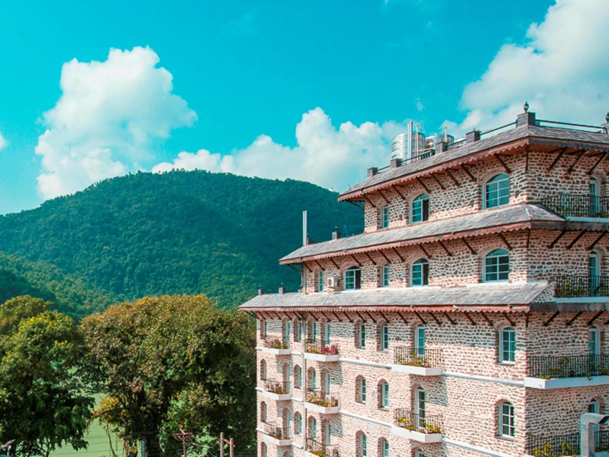 Glacier Hotel & Spa Pokhara Dış mekan fotoğraf